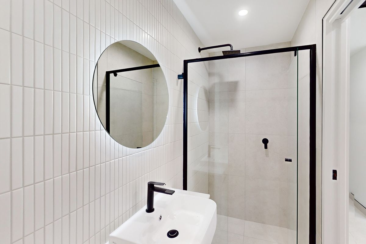 2 / 27 Allison Road, Guildford