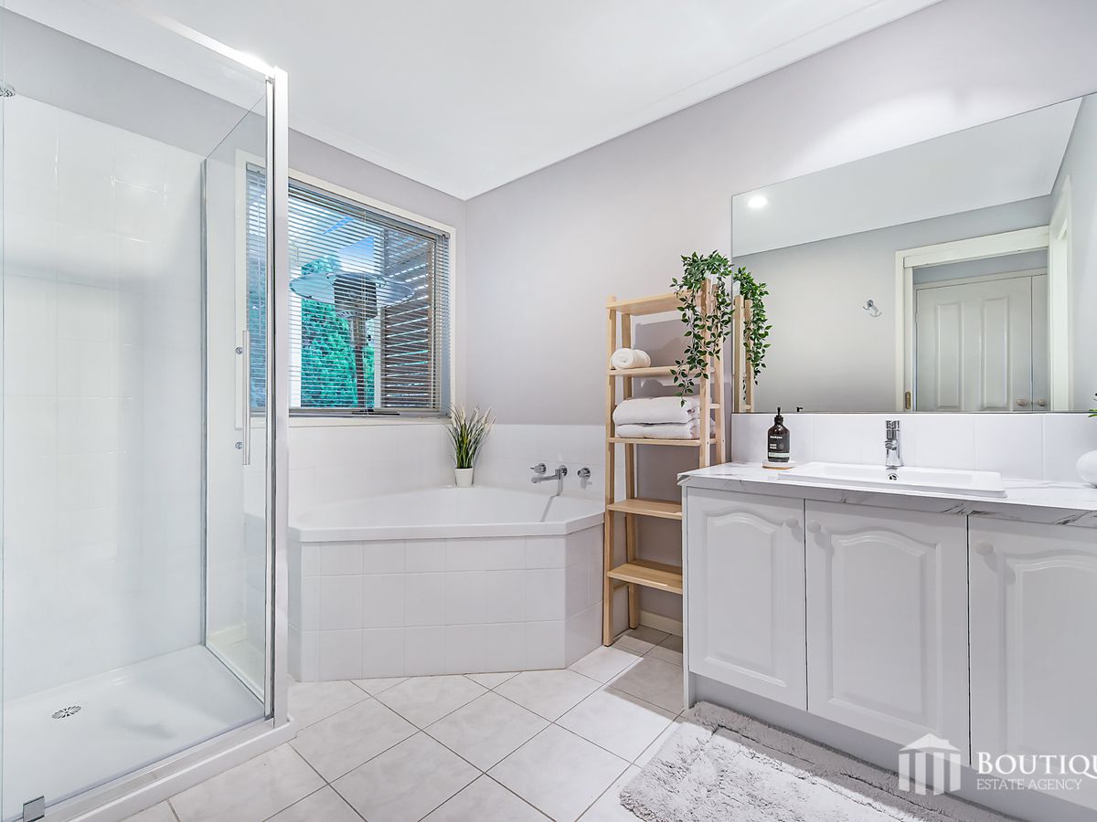 32 George Bass Avenue, Endeavour Hills