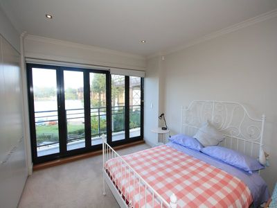 1 / 2 Bay Drive, Meadowbank