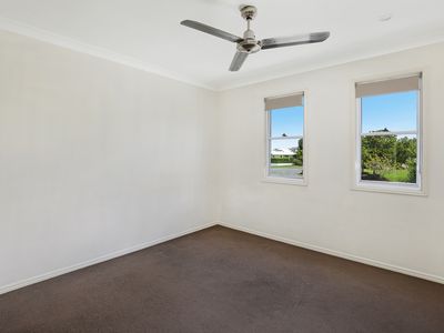 33 Kurrajong Crescent, Meridan Plains