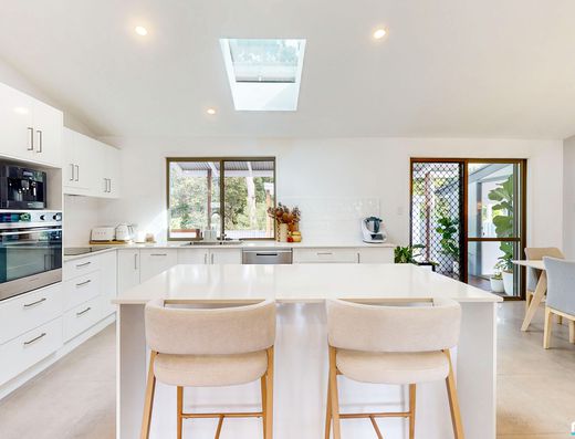 A Hidden Tewantin Gem with Space to Inspire image 6