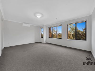 32 Theatre Circuit, Clyde North