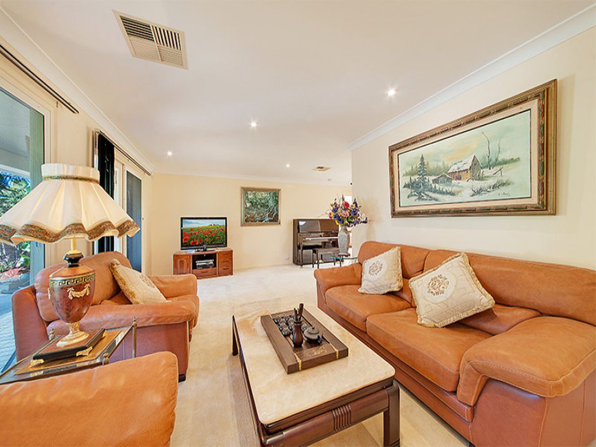 15 Curragundi Ave, Belrose