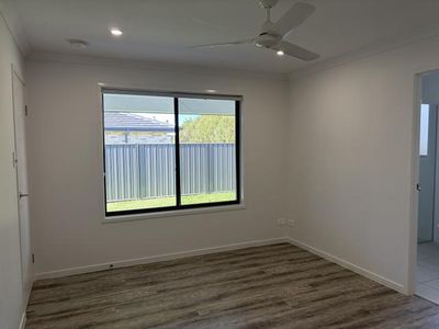 2 / 10 Satinwood Avenue, Urraween