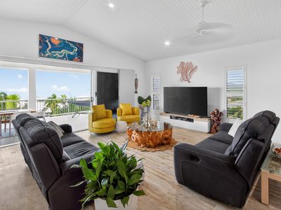 8 Blackcurrant Drive, Hideaway Bay