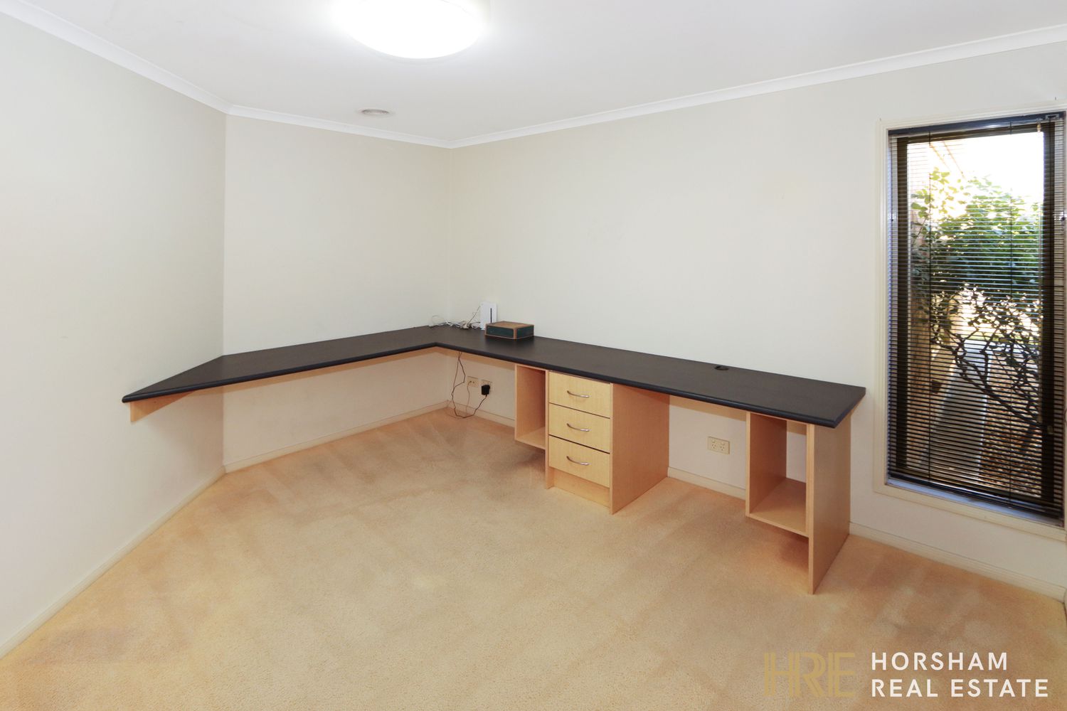 16 Burnett Street, Horsham