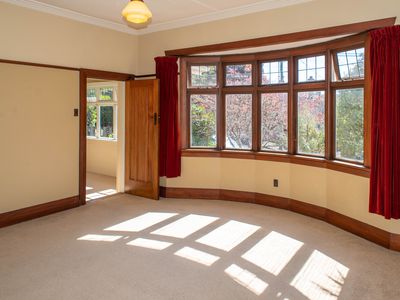 32 Garfield Avenue, Roslyn