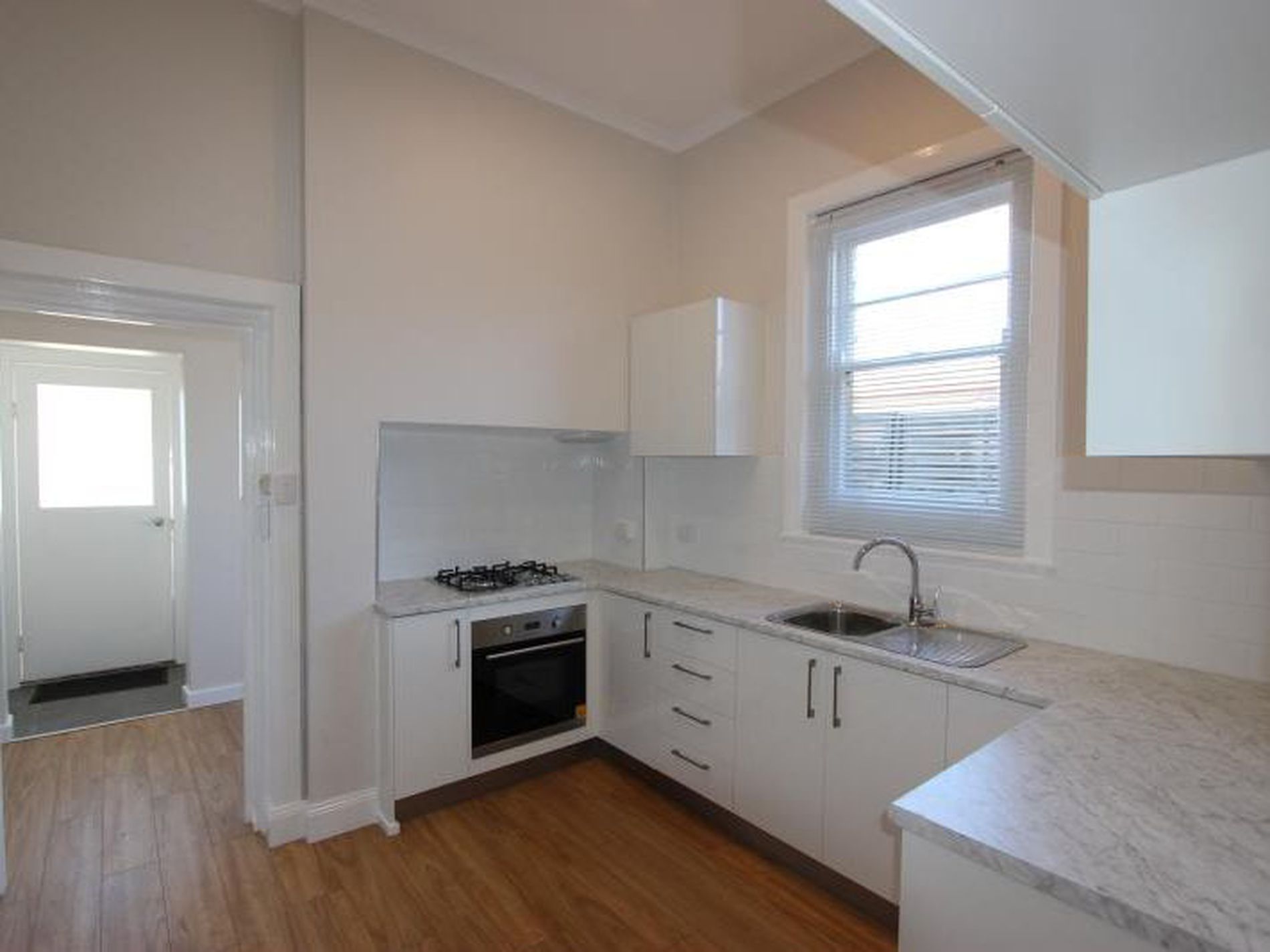 2 / 12 Thomas Street, Geelong West