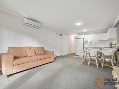 10 / 2 Trist Street, Franklin
