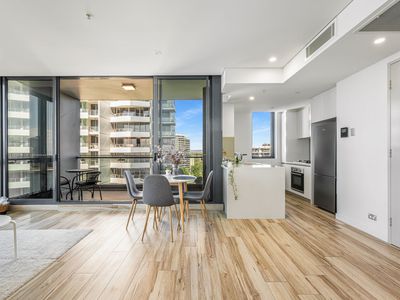 911 / 2 Como Crescent, Southport