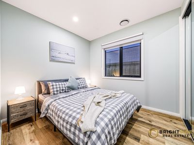 4 Chivers Crescent, Officer