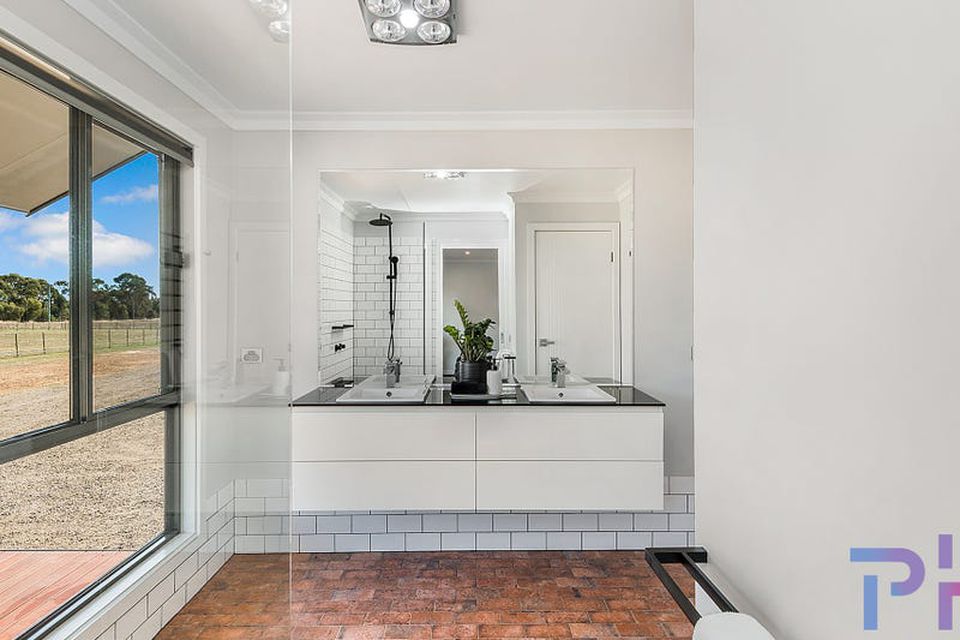 8 Montgomery Lane, Lockwood