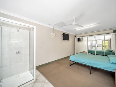 2 / 5 Redwood Street, Whitfield