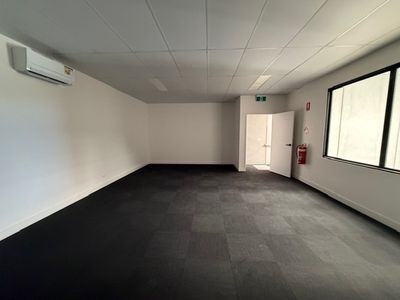 4 Moonah Circuit, Brooklyn