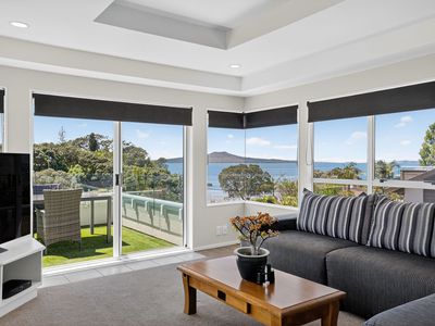 70 Beach Road, Castor Bay