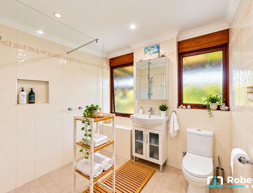 A Character Home with the Ultimate Setup for the Motorhome or Caravan image 11