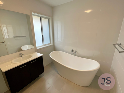 31 Arklow Cresent, Chisholm