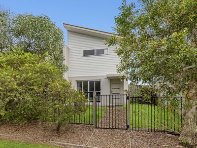 5 / 4 Rhiana Street, Pimpama