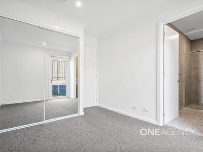 24b Honeycomb Street, Horsley