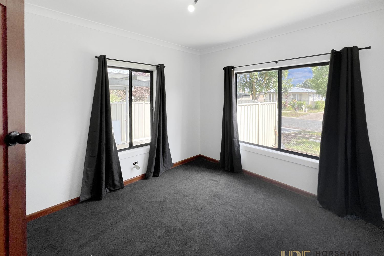 1 / 10 Sinclair Place, Horsham