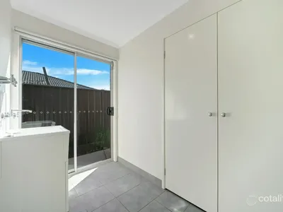 8 Manifera Close, Manor Lakes