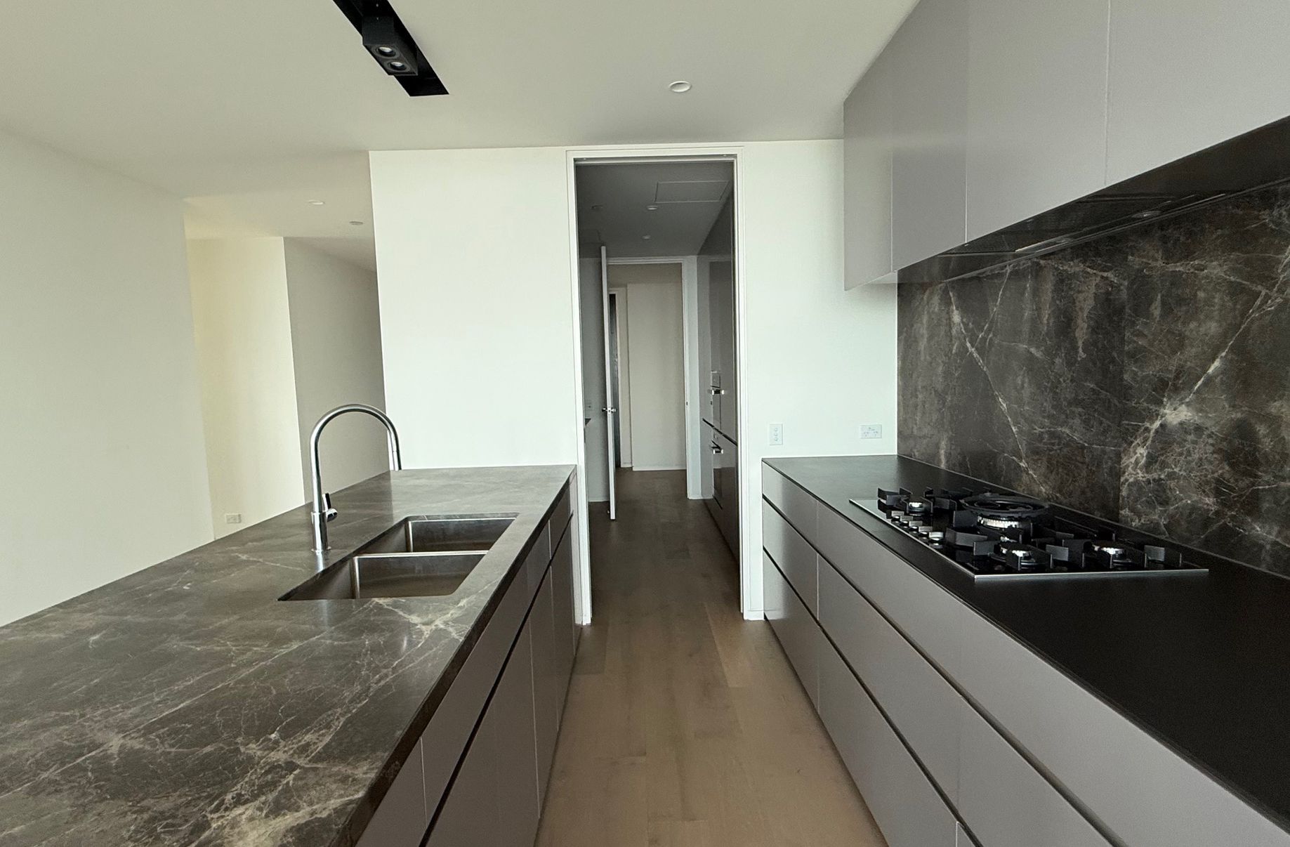 9201 / 70 Southbank Blvd, Southbank