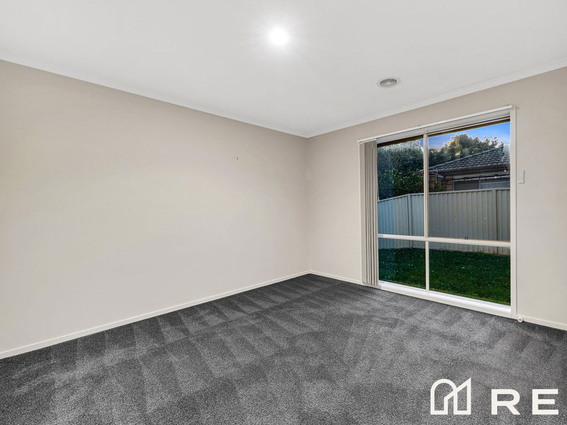 23 Emmer Green Retreat, Cranbourne East