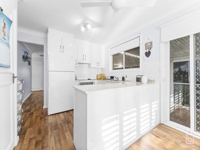 2 / 39 First Avenue, Toukley