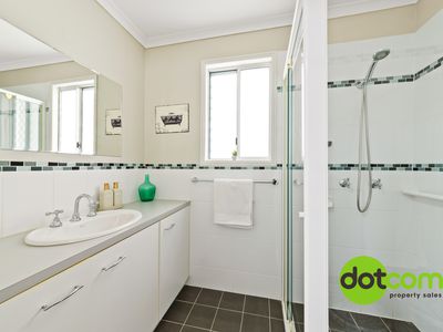 12 Sixth Avenue, Green Point