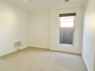 1158 Ison Road, Manor Lakes