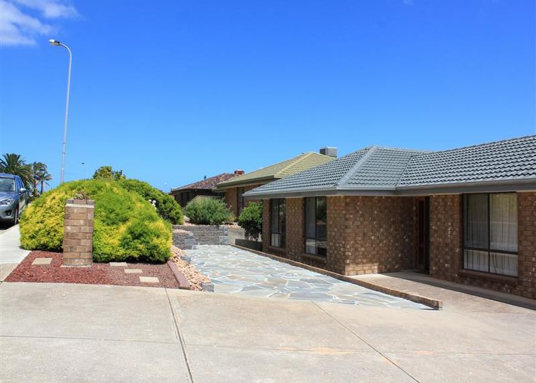 9 Zeevalk Avenue, Hallett Cove