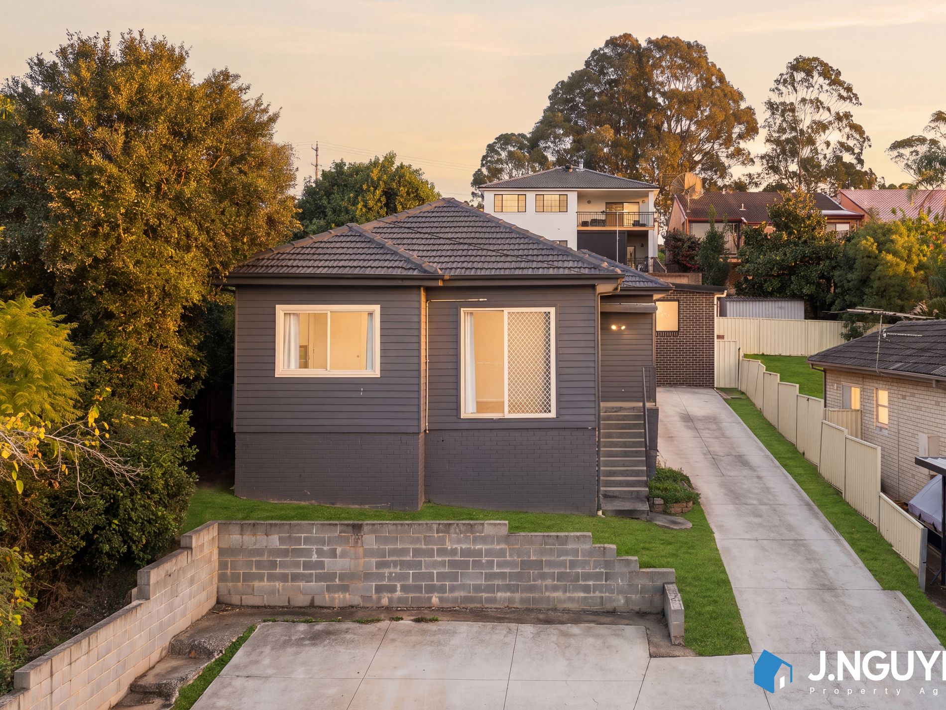 8 & 8a O'shannassy St, Mount Pritchard
