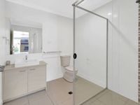 4 / 37 Azure Way, Hope Island