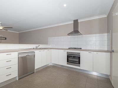 3 / 4 Balfour Road, Swan View