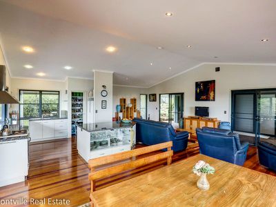 30 Manley Dr, Montville