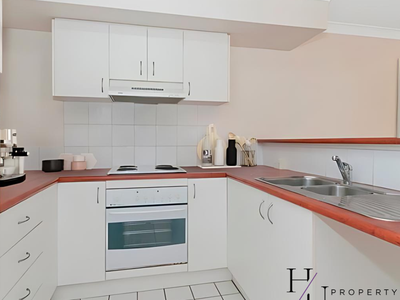 22 / 36 Albert St, Waterford