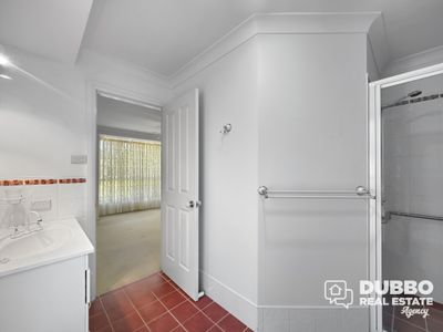 5 Cypress Point Drive, Dubbo