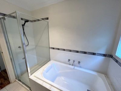 1 / 6 Harness Court, Truganina