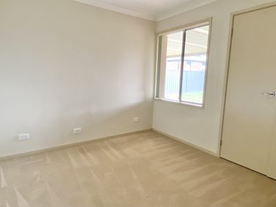 10 Burrendong Street, Manor Lakes