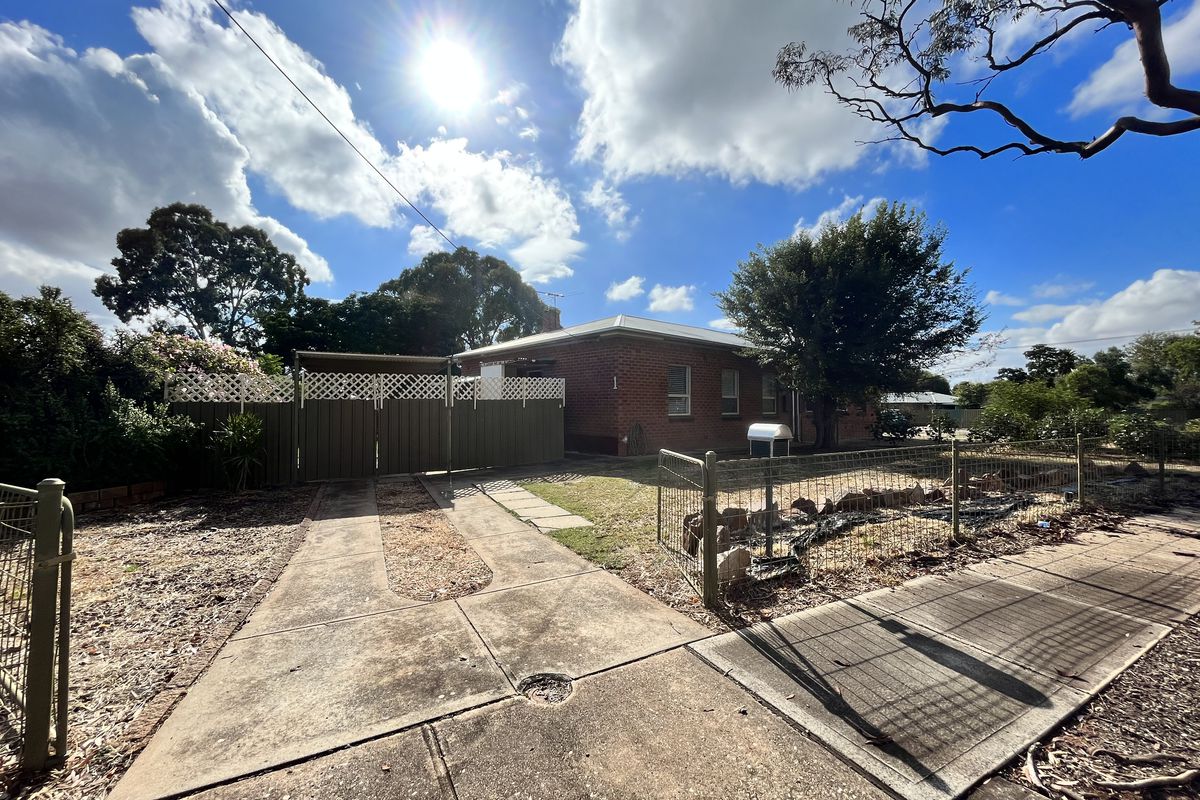 Neat 3 Bedroom Home in the Heart of Evanston!