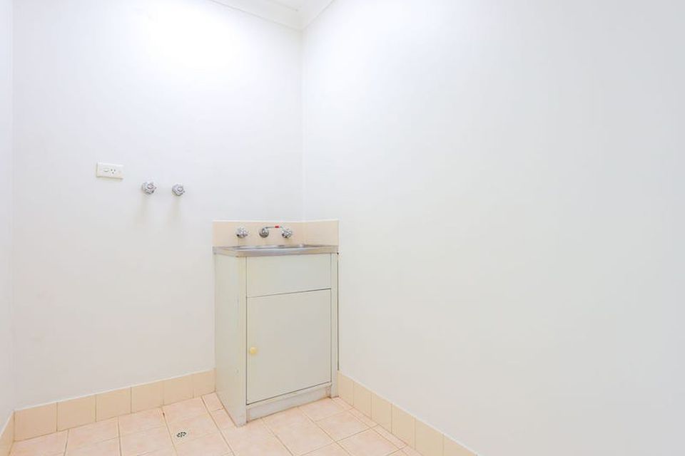 2 / 9 Merope Close , Rockingham