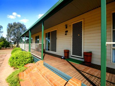 25 CARLYON AVE, Gunnedah