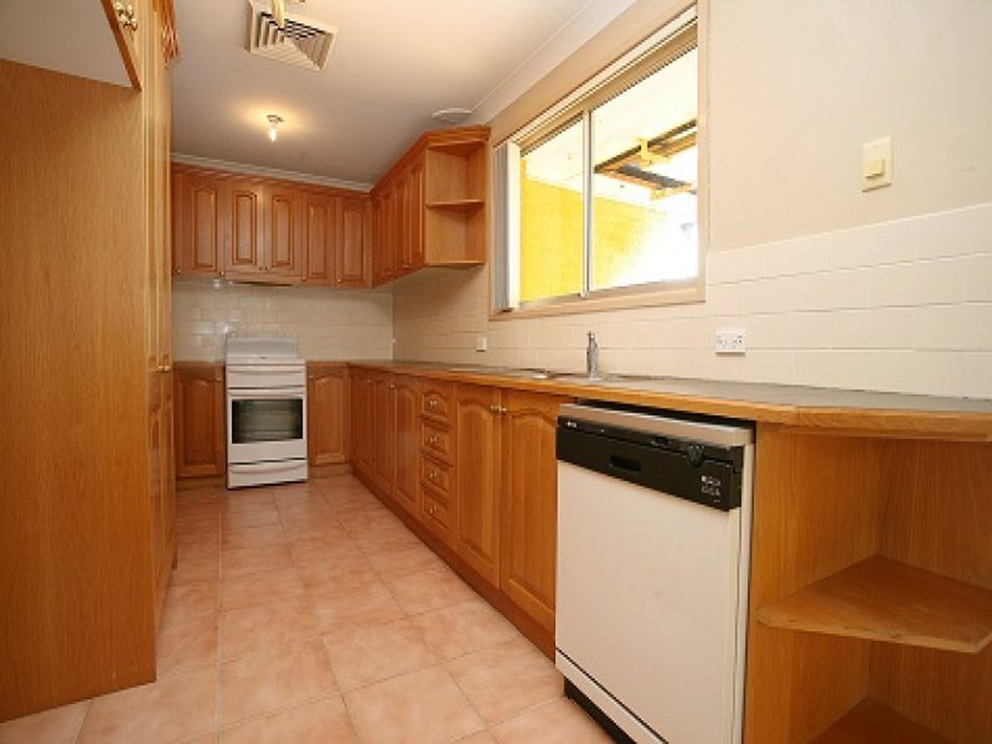 39 Armstein Crescent, WERRINGTON