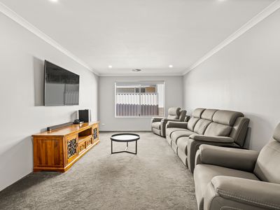 19 Calamocha Way, Piara Waters