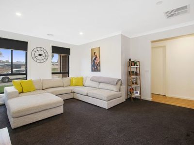 9 Eyre Ct, Lavington