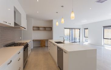 16  Lytonlee Avenue, Officer