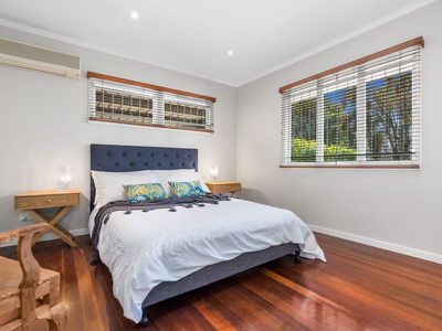 83 Roseneath Parade, Wynnum West