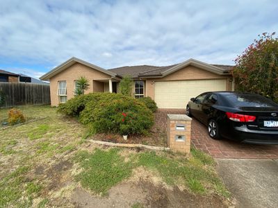 32 Kerford Crescent, Point Cook