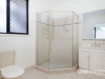 12 Admiral Crescent, Springfield Lakes