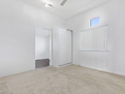 1 / 120 Cypress, Torquay